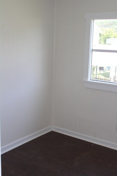 Building Photo - 208 Mountain View Dr
