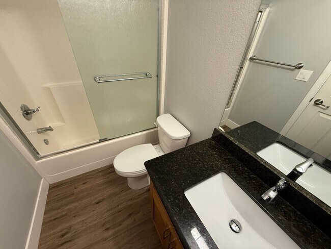 Building Photo - NEW PHOTOS! Two-level home located in Coff...