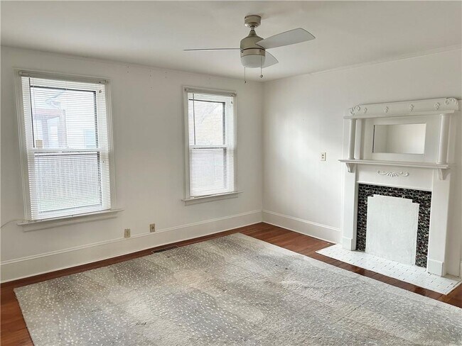 Building Photo - 1596 Mercer Ave