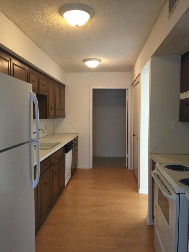 Building Photo - Townhome *LEASING SPECIAL AVAILABLE*