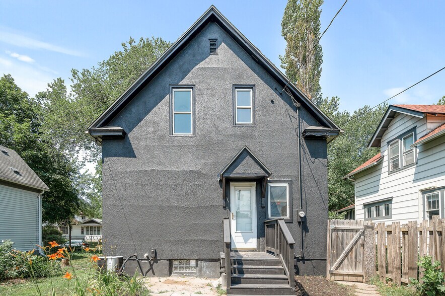 Building Photo - 3127 33rd Ave S