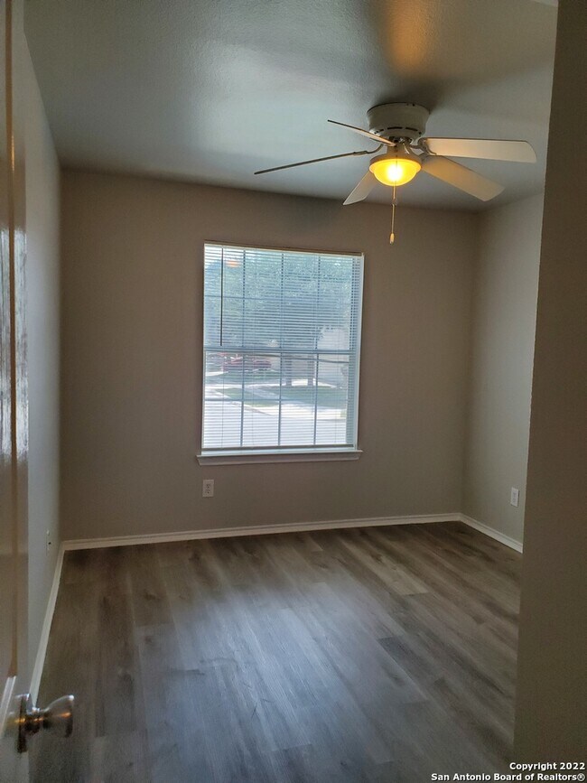 Building Photo - 136 Rattlesnake Way