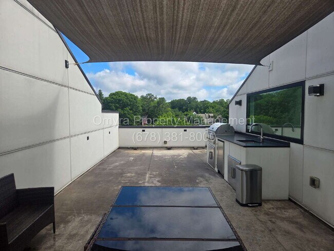 Building Photo - Luxurious 3 Bedroom Home near East Atlanta!