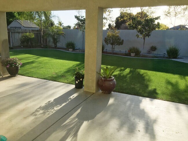 Building Photo - 3-Bedroom Home in Quiet Northwest Bakersfield Cul-de-Sac