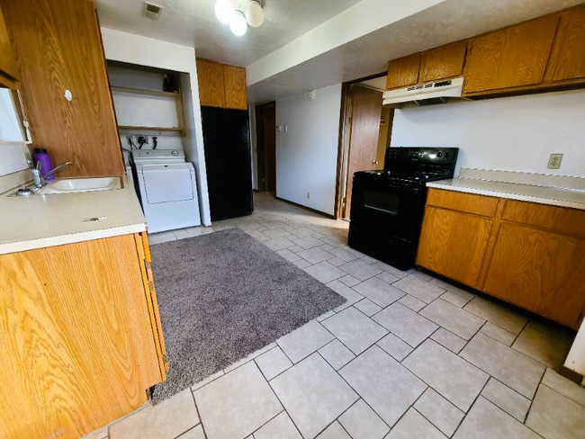 Building Photo - 392 W 3400 S