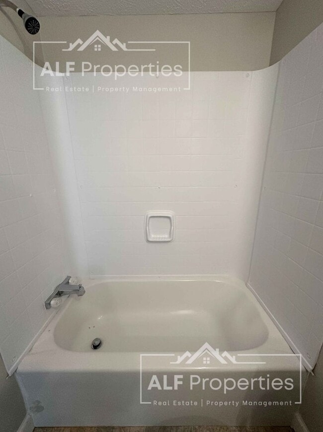 Building Photo - Private 3-Bedroom Home on Hideaway Mountain Road – 1,735 SF