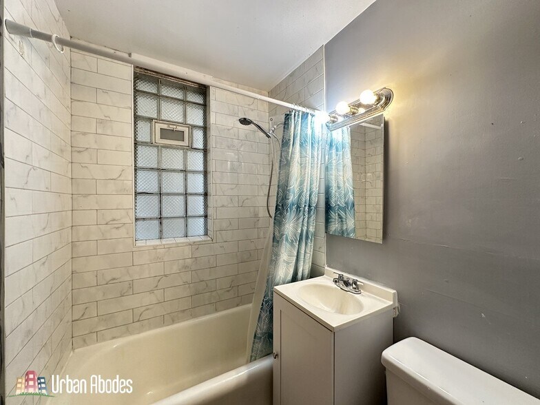 Building Photo - 3530 N Elston Ave