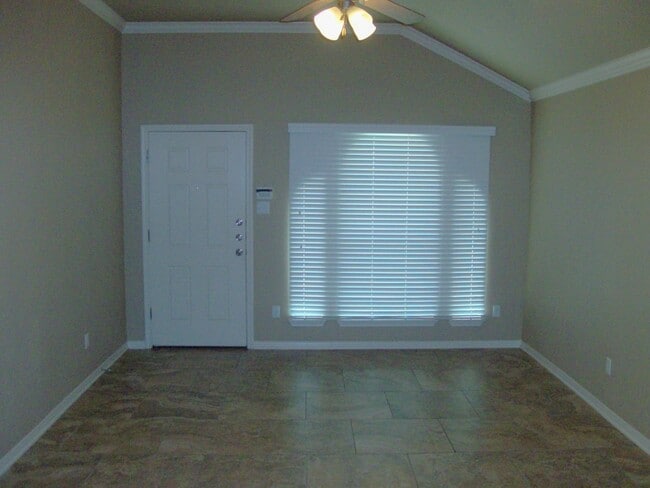 Building Photo - Gorgeous 2 bed/2 bath near Bunny Trail in ...