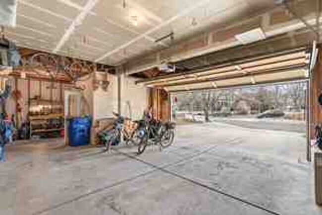 Building Photo - 2507 Ravenwood Ln