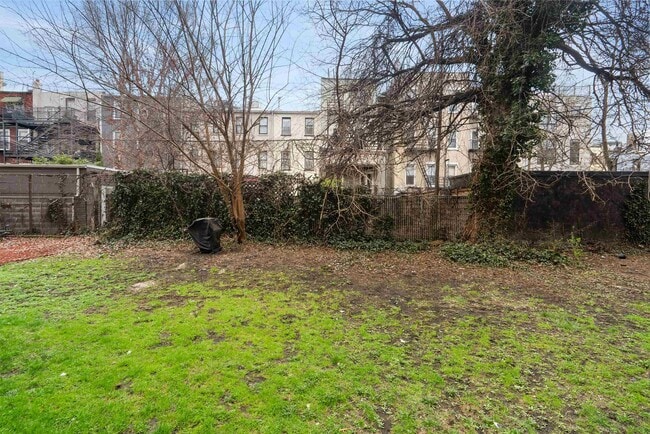 Building Photo - 809 Park Ave