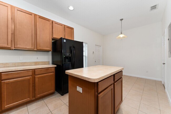 Building Photo - Nice 3/2.5 Townhouse in Enclave at Moss Pa...