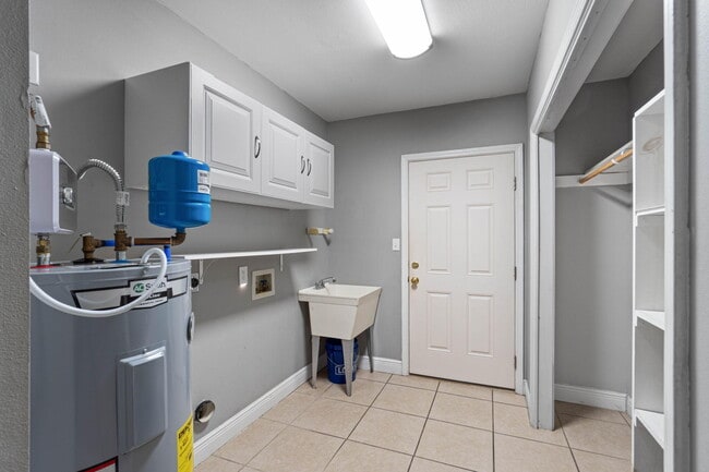 Building Photo - 3171 Airport Rd