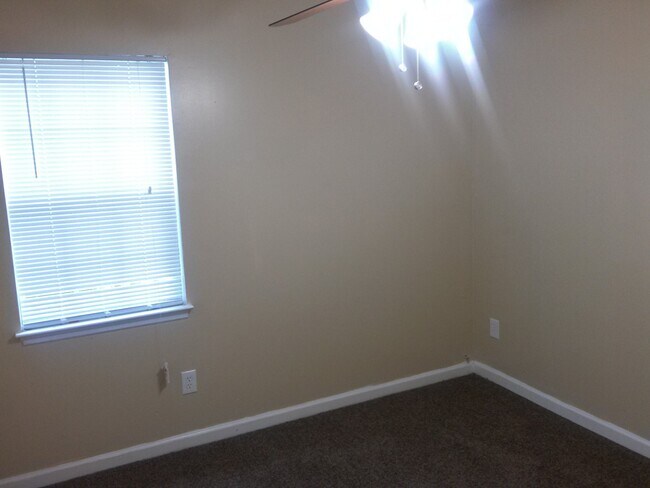 Building Photo - DUPLEX at Summerglen!