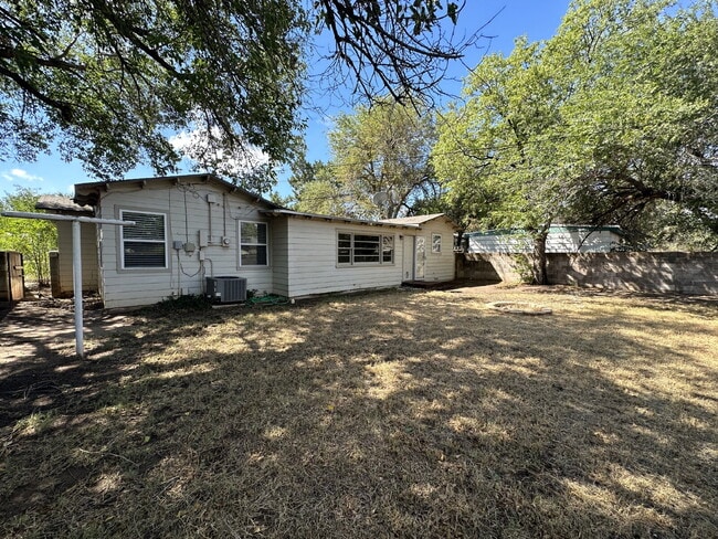 Building Photo - Spacious Home in Tech Terrace