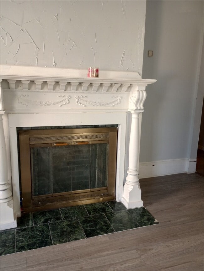 Building Photo - 410 Linden Pl