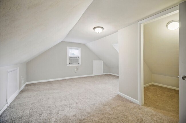 Building Photo - 539 Austin St