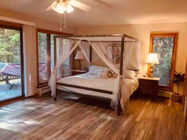 Building Photo - 140 Paquette Cir