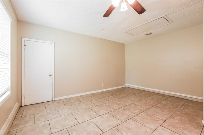 Building Photo - 574 Sundown Ct