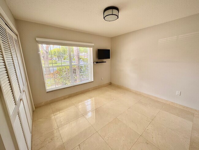 Building Photo - 10530 NW 52nd Terrace