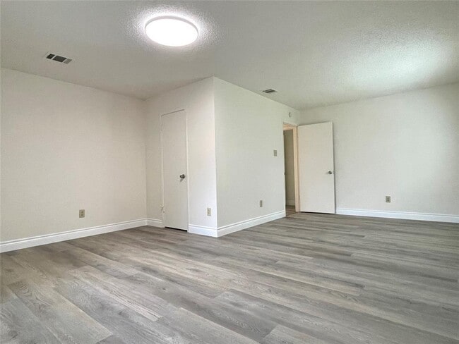 Building Photo - 1729 Cricket Hollow Dr