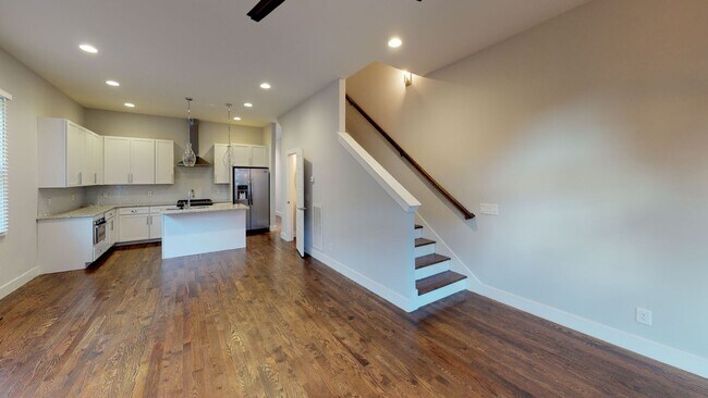 Building Photo - Beautiful 4 Bedroom East Nashville Duplex!