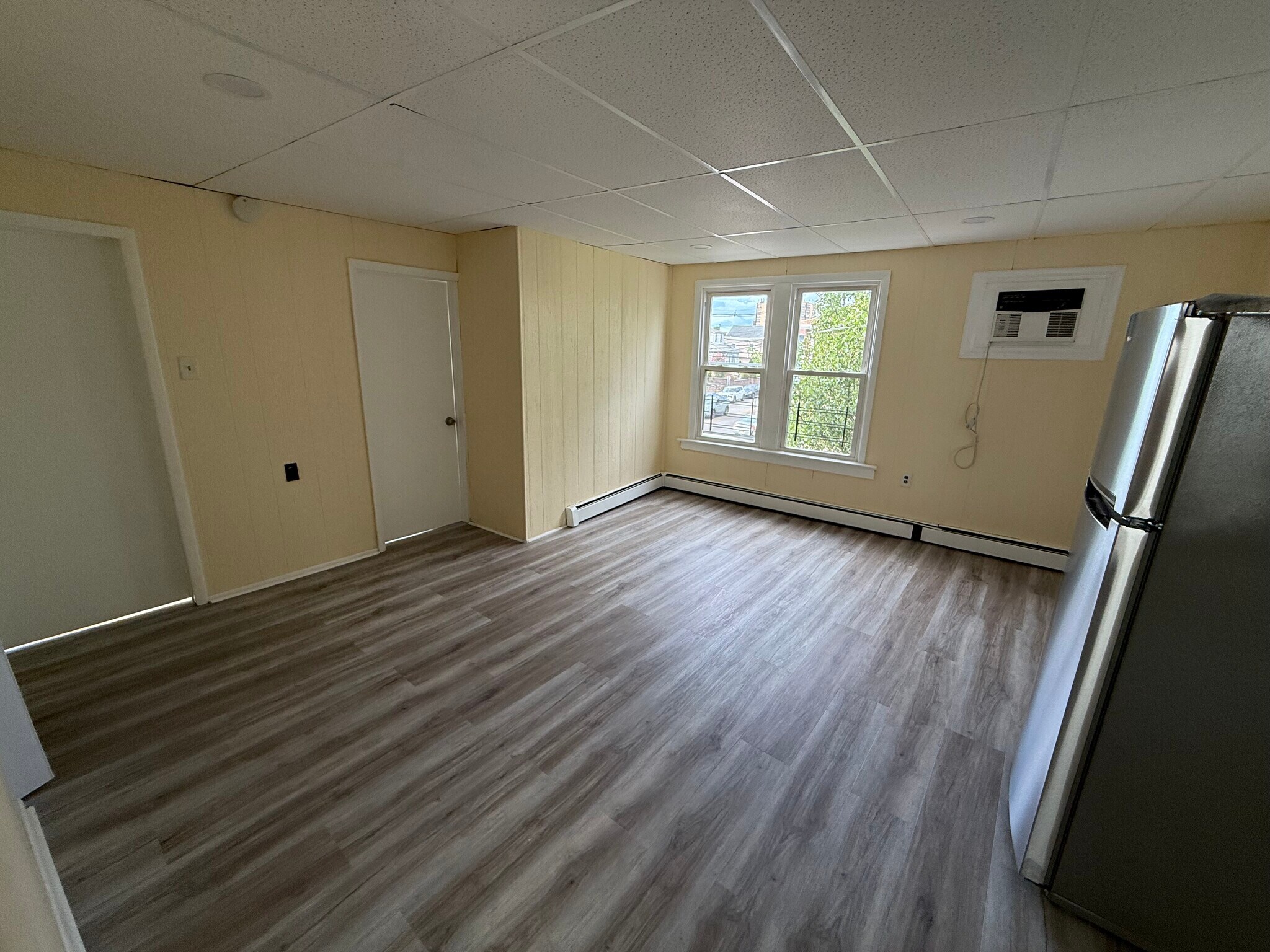 Building Photo - 144 Midland Ave