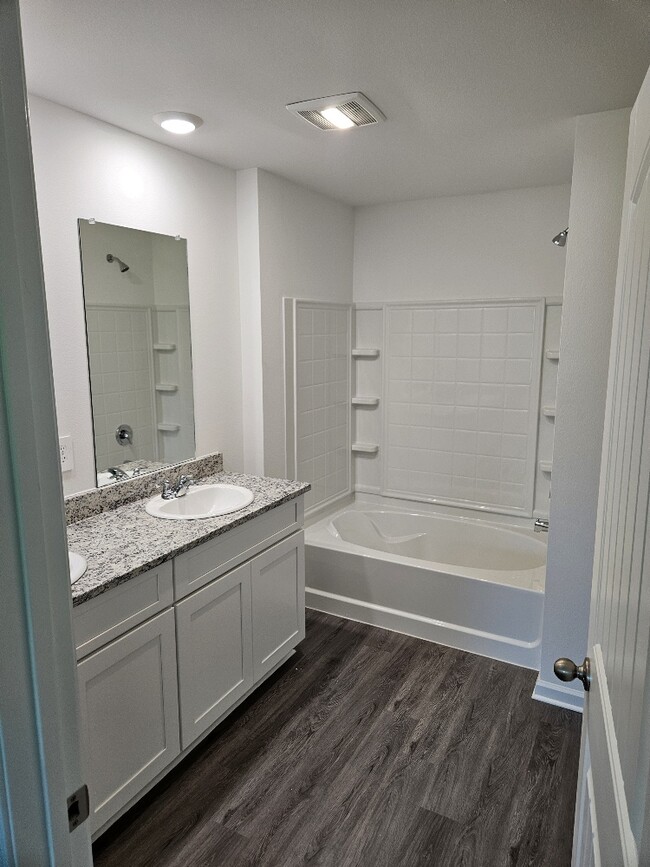 Building Photo - 35434 Grovemont Dr