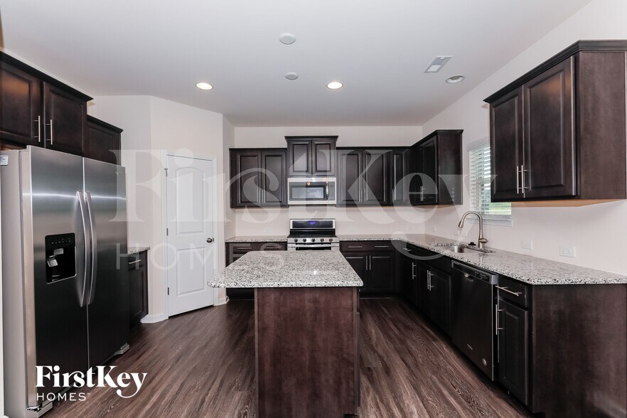 Building Photo - 1323 Privett Park Pl