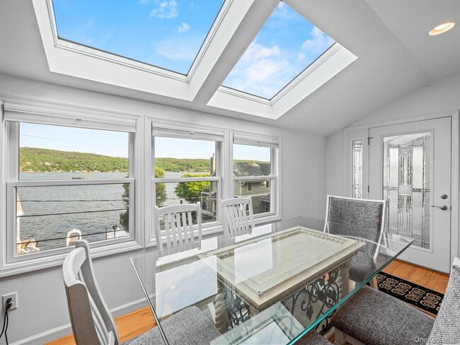 Building Photo - 99 Lake Shore Rd