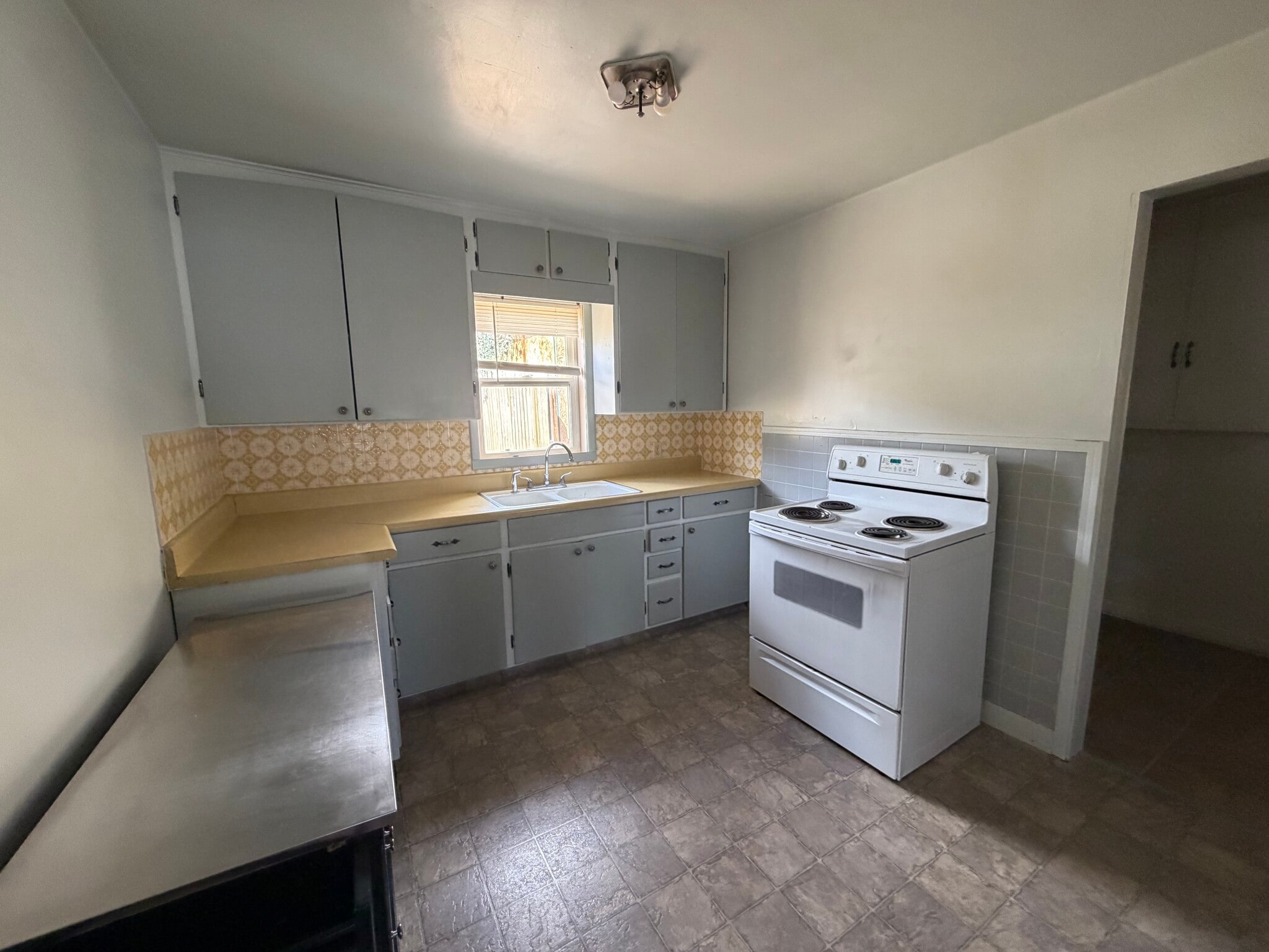 Building Photo - 1213 Nieman St