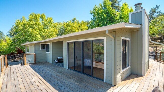 Building Photo - 6131 Batesole Dr