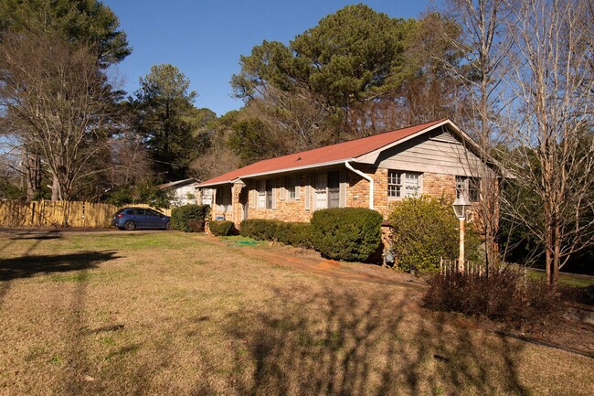 Building Photo - 4 Bedroom College Station House