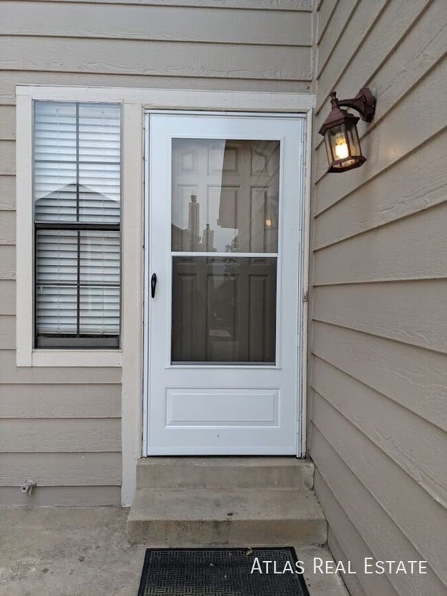 Building Photo - 13917 E Oxford Pl