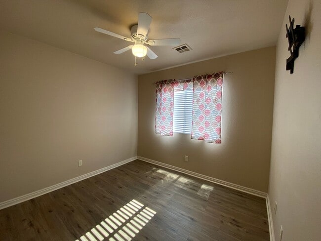 Building Photo - ADORABLE HOUSE FOR RENT IN HURRICANE