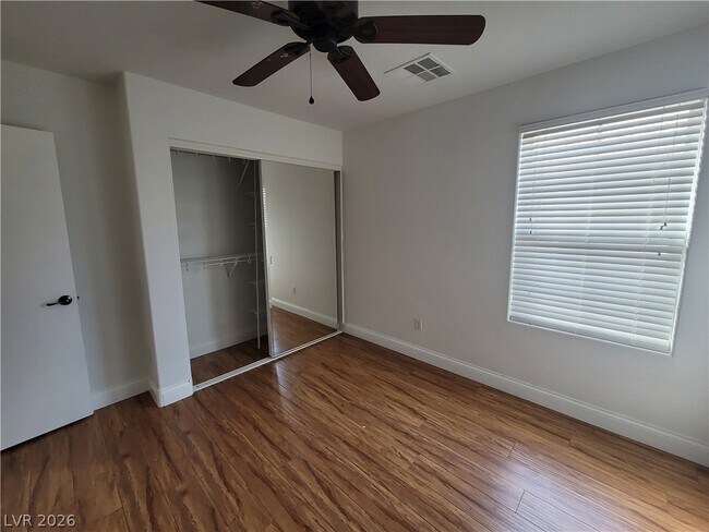 Building Photo - 6140 Pine Villa Ave
