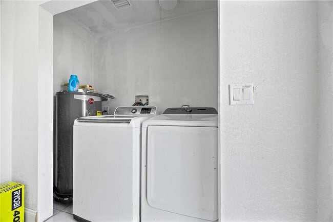 Building Photo - 1525 NE 160th St