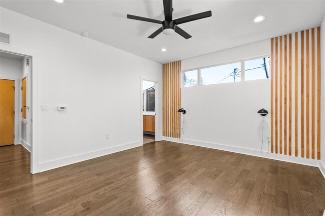 Building Photo - 7813 Mullen Dr