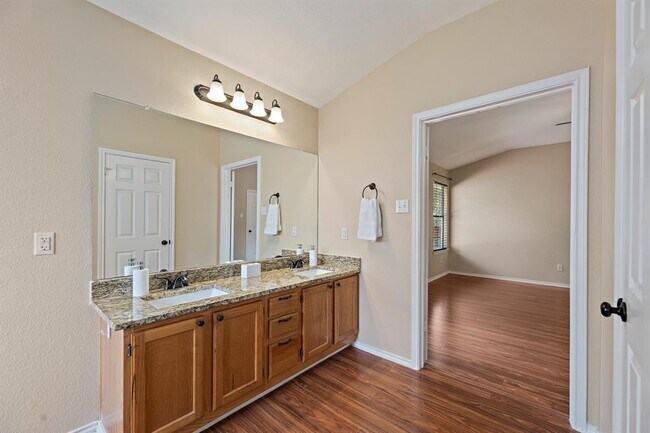 Building Photo - 1208 Lochaline Loop