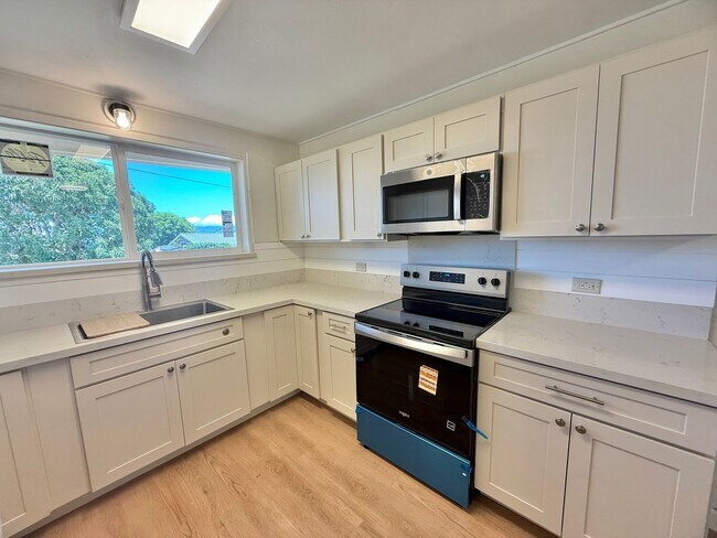 Building Photo - Newly Renovated 4 Bedroom / 2 Bathroom Home for Rent in Lahaina!