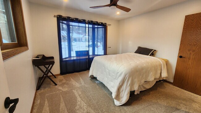 Building Photo - Designer 4 Bedroom Home with Sauna and Walk-Out Lower Level - Available May or June 1st