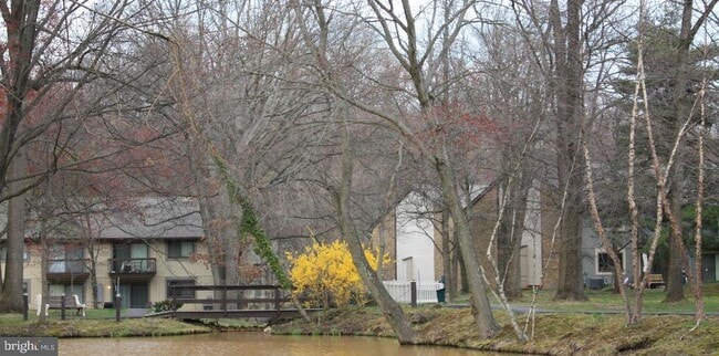 Building Photo - 115 E Kings Hwy