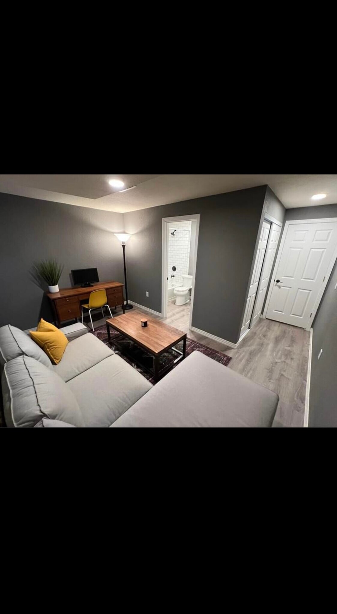Building Photo - 9362 Amison Cir