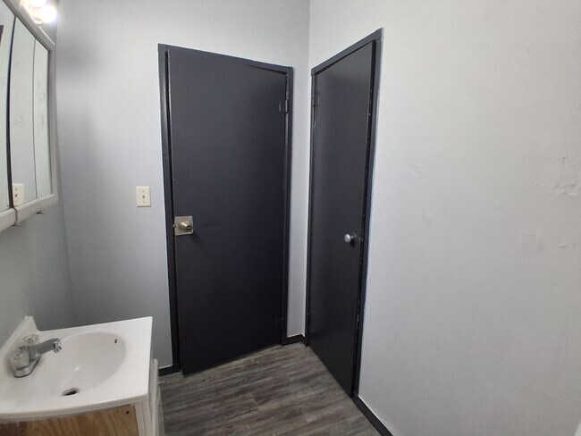 Building Photo - 1206 James Pl