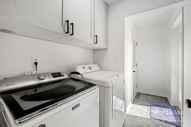 Building Photo - 8211 Park Vista Cir