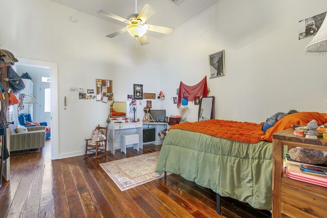Building Photo - 5004-5006 Perrier Street