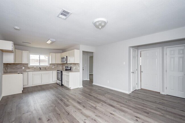 Building Photo - 3410 Truxton Dr