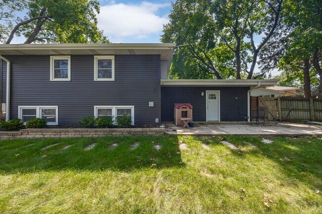 Building Photo - 1024 Catalpa Ln