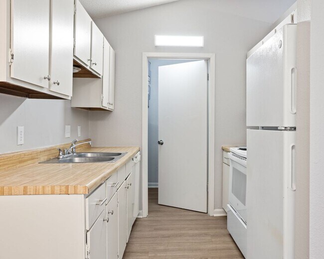 Building Photo - 203 Cougar Ridge