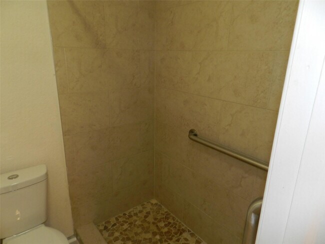 Building Photo - 6307 Bay Club Dr