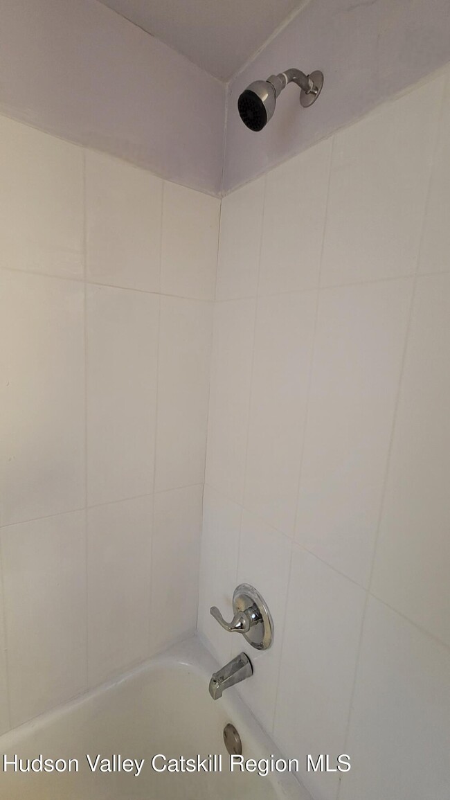 Building Photo - 5 Maple St